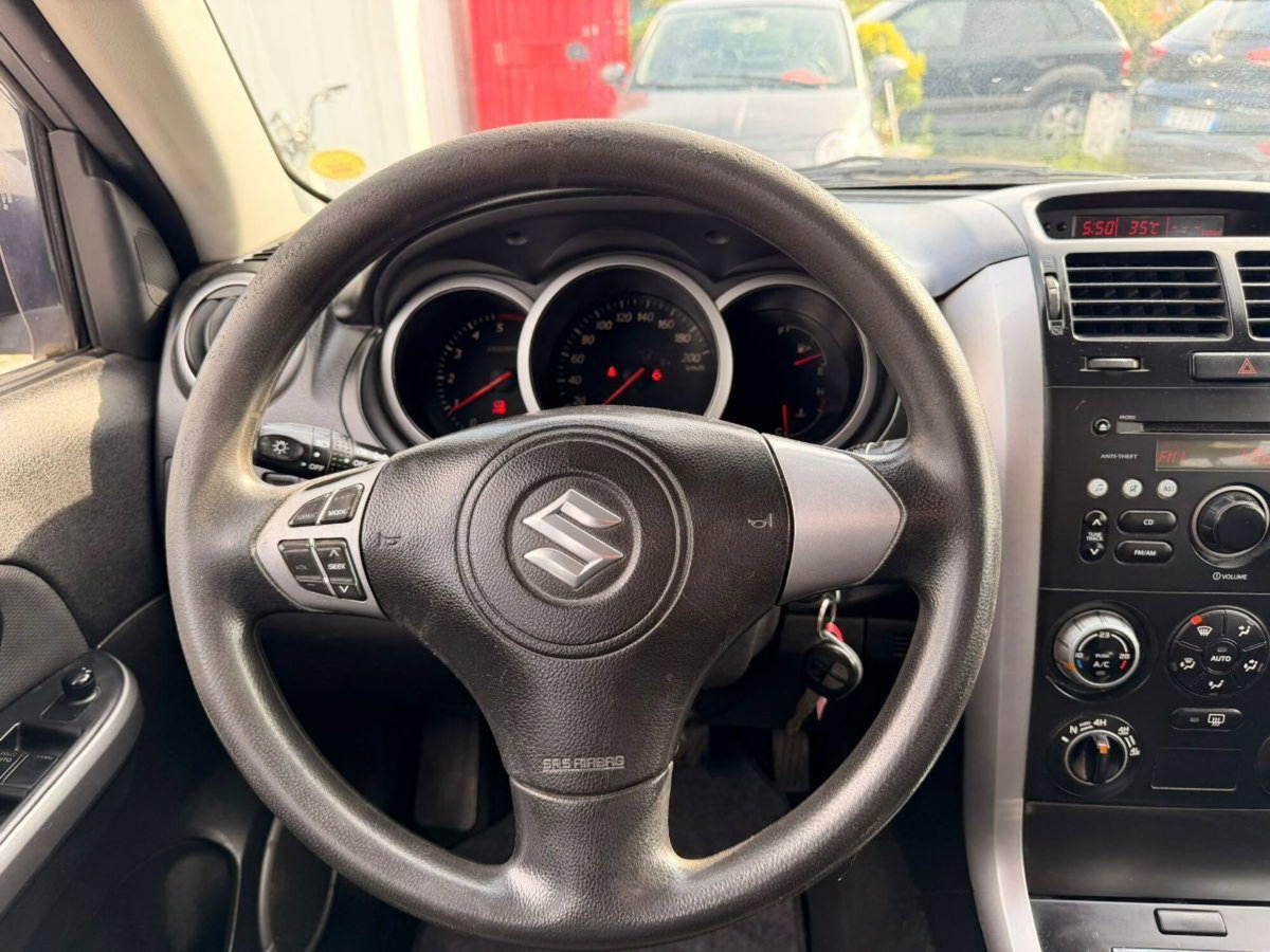 Suzuki Grand Vitara 1.9 DDiS 5 porte Executive (10)