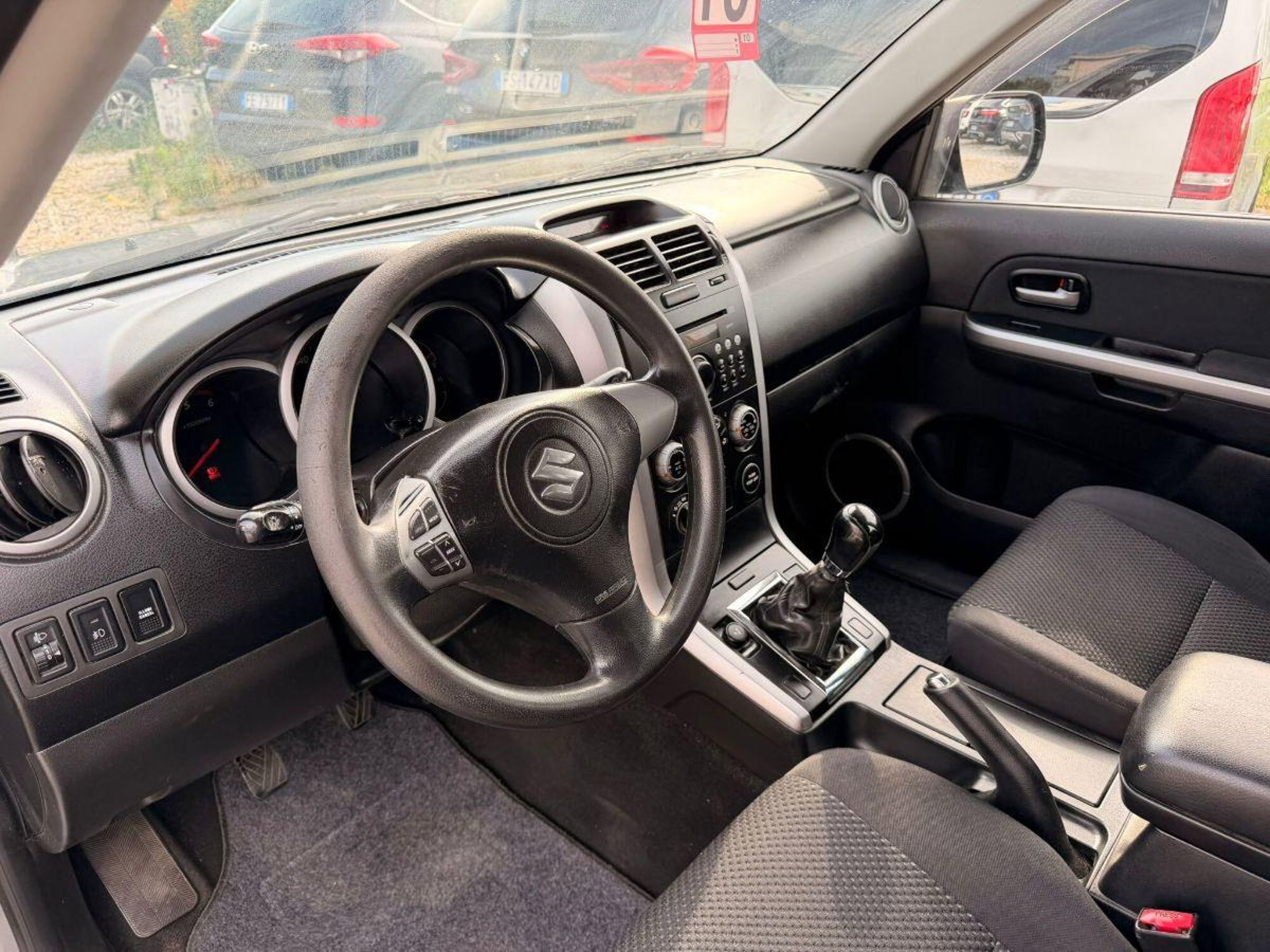 Suzuki Grand Vitara 1.9 DDiS 5 porte Executive (14)