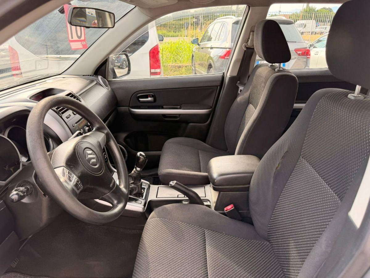 Suzuki Grand Vitara 1.9 DDiS 5 porte Executive (15)