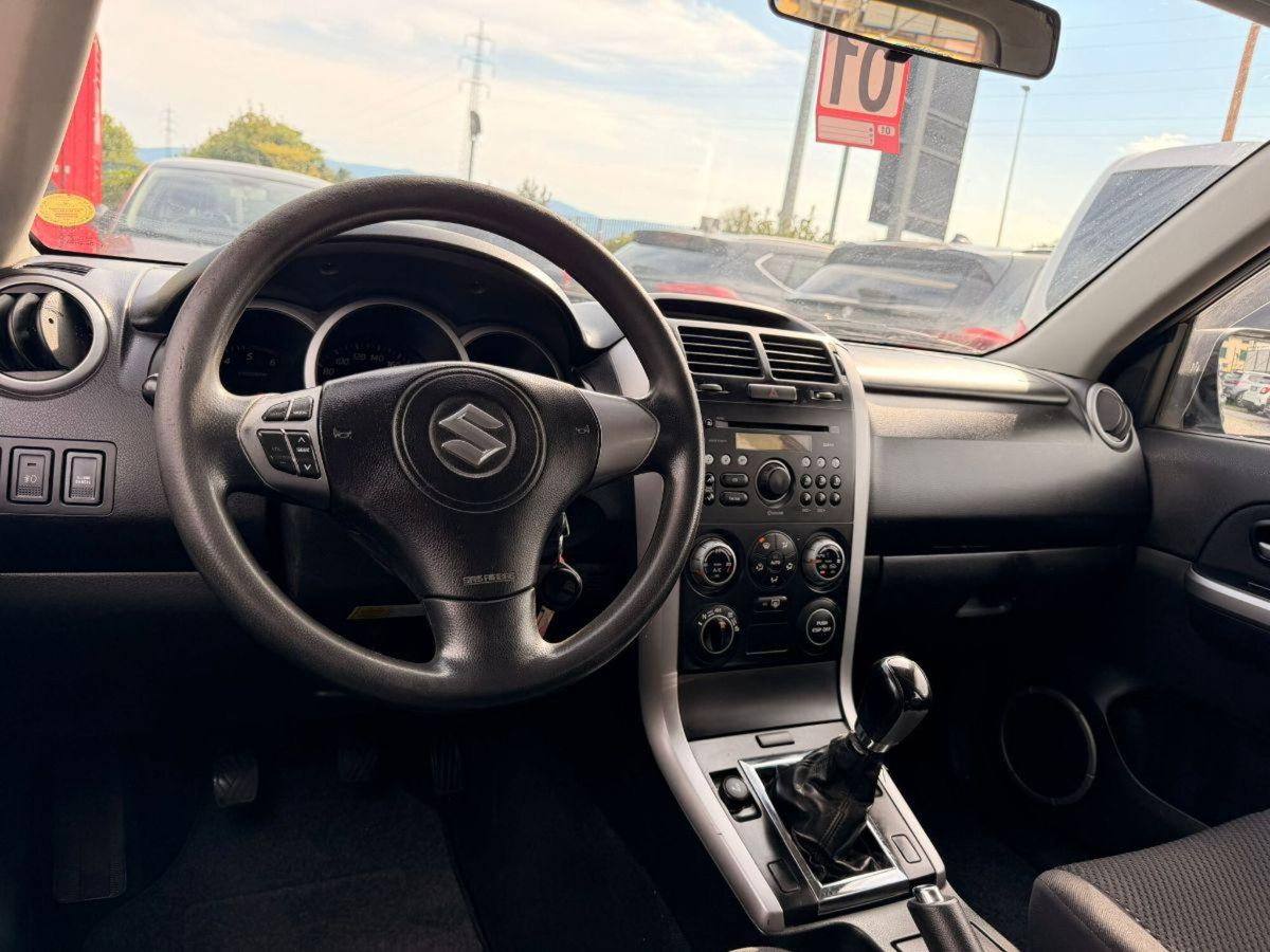 Suzuki Grand Vitara 1.9 DDiS 5 porte Executive (17)