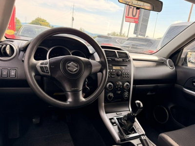 Suzuki Grand Vitara 1.9 DDiS 5 porte Executive (17)