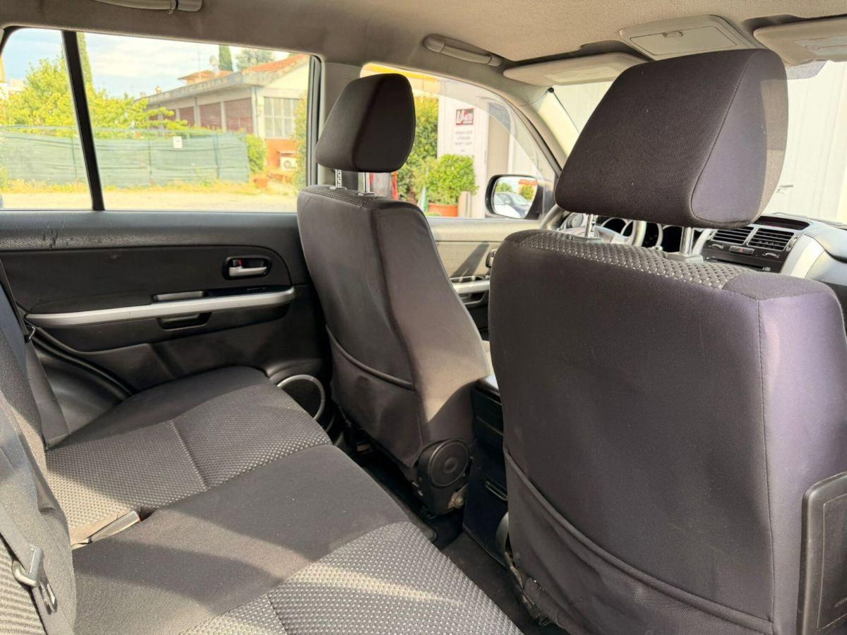 Suzuki Grand Vitara 1.9 DDiS 5 porte Executive (19)