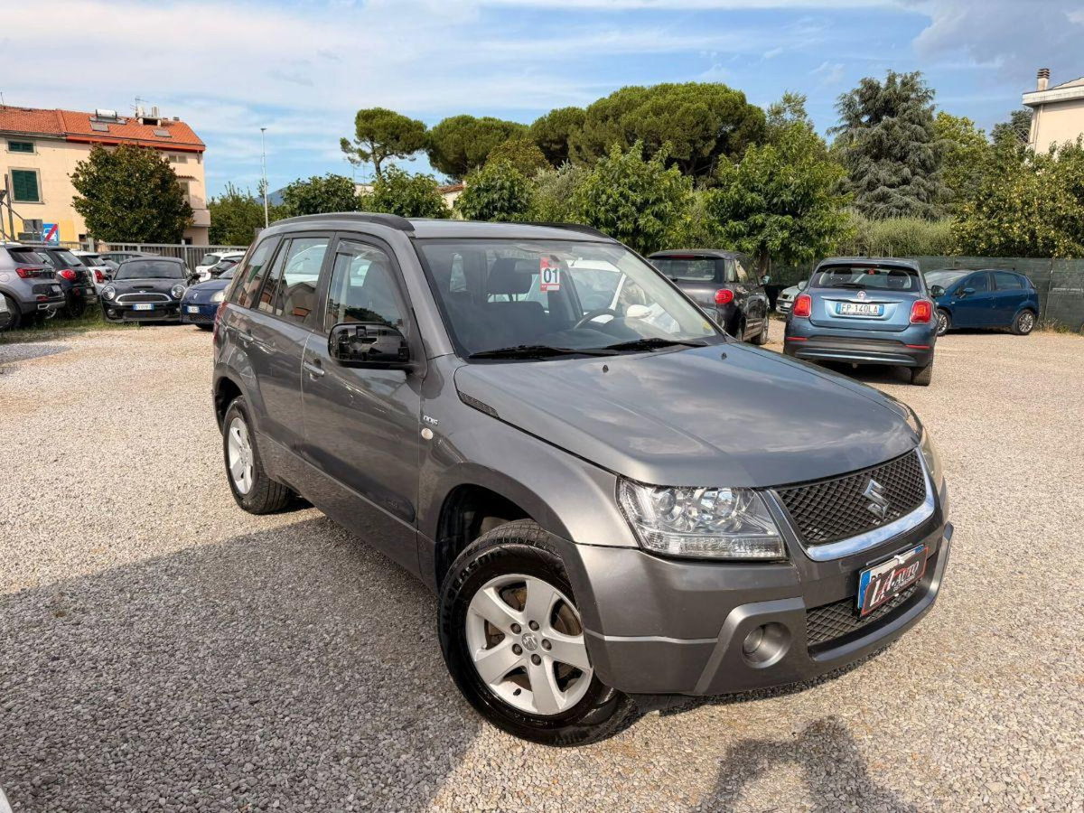 Suzuki Grand Vitara 1.9 DDiS 5 porte Executive (2)