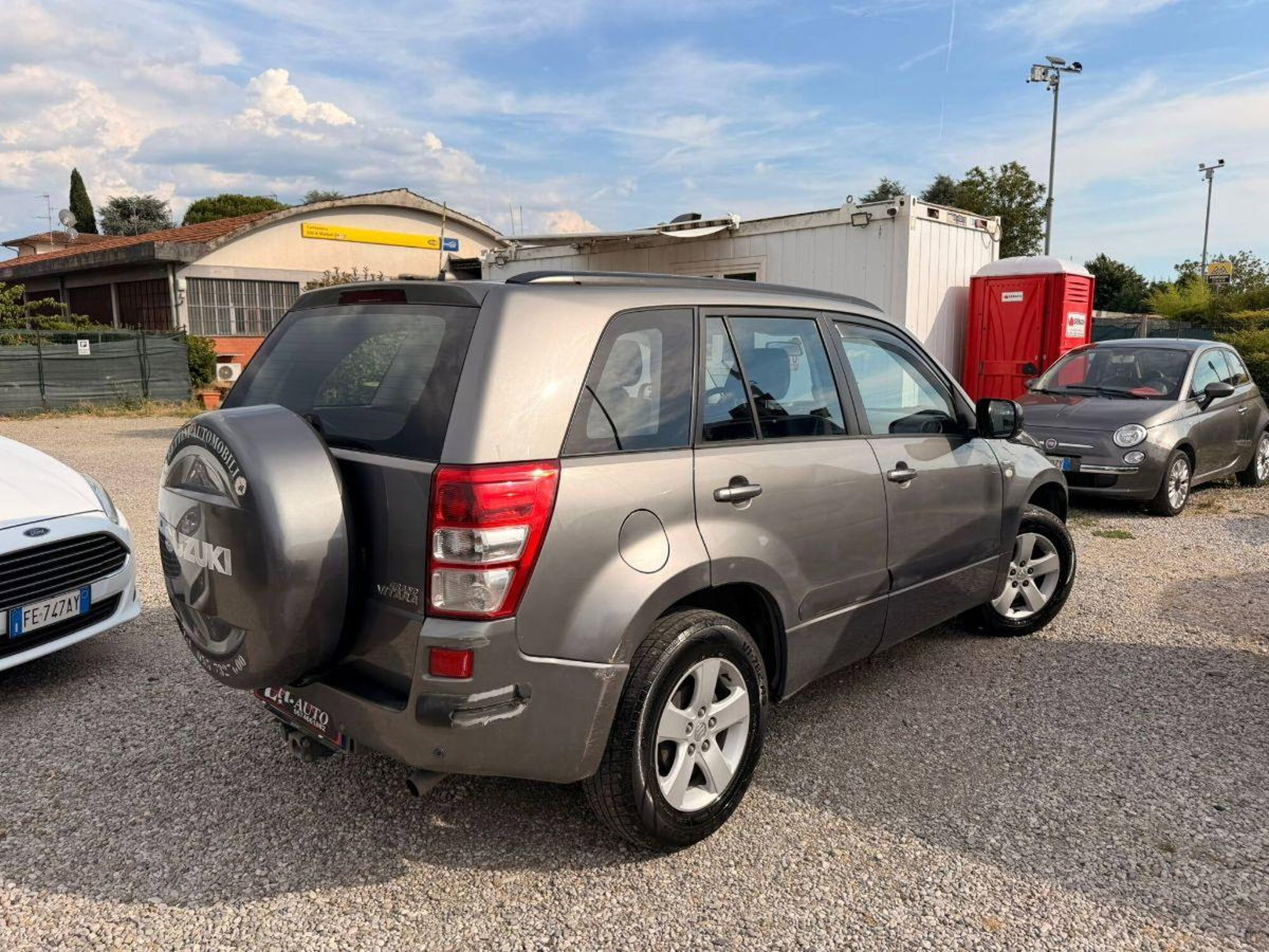 Suzuki Grand Vitara 1.9 DDiS 5 porte Executive (3)