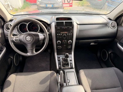 Suzuki Grand Vitara 1.9 DDiS 5 porte Executive (9)