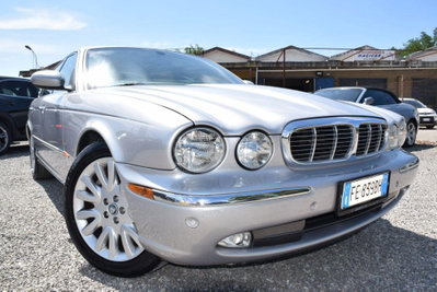 Jaguar XJ 4.2 V8 cat Executive usata