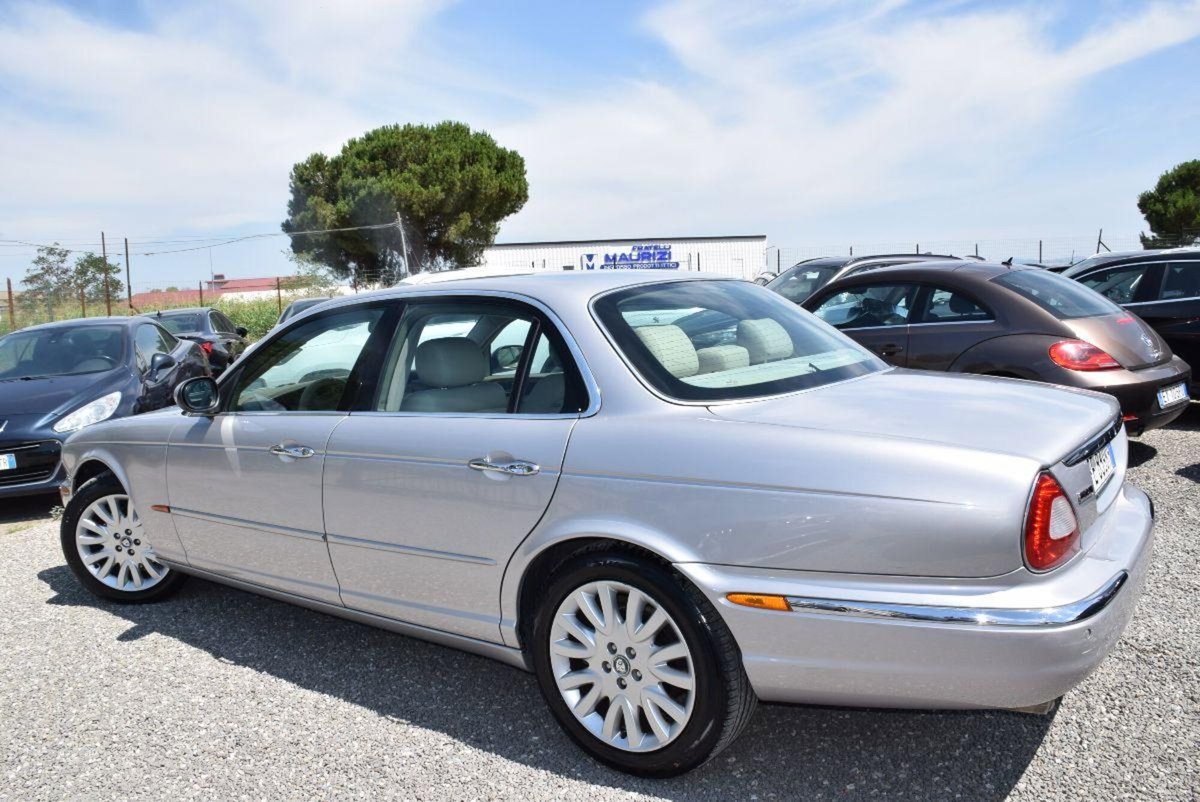 Jaguar XJ 4.2 V8 cat Executive (11)
