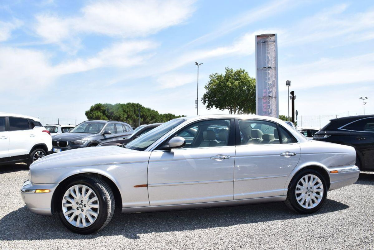 Jaguar XJ 4.2 V8 cat Executive (13)