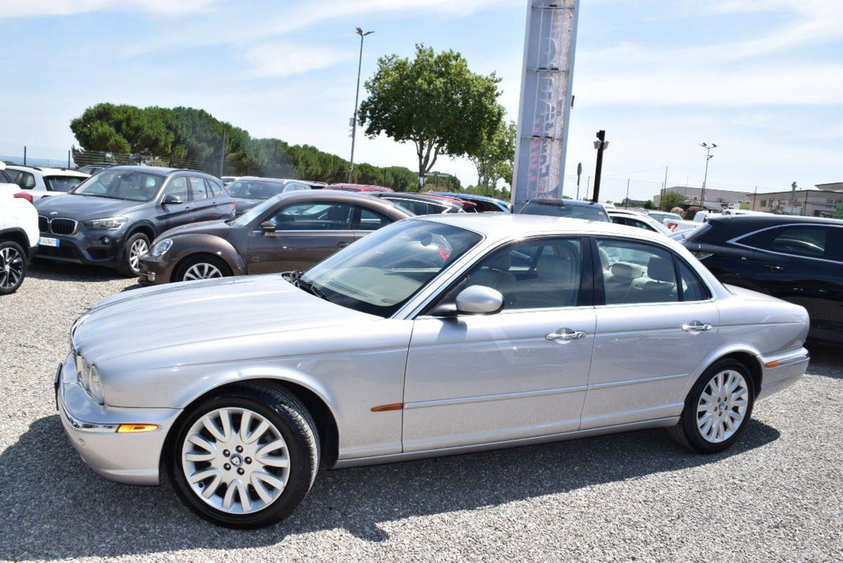 Jaguar XJ 4.2 V8 cat Executive (14)