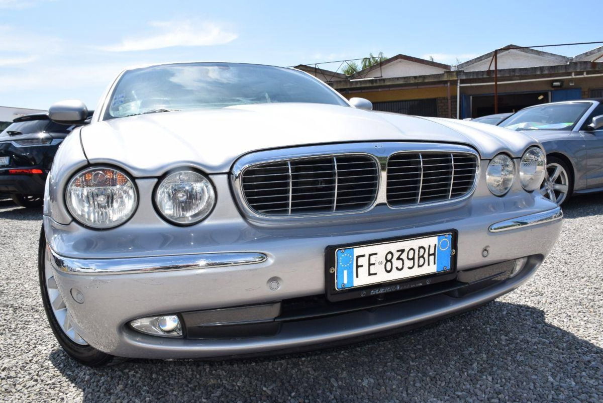 Jaguar XJ 4.2 V8 cat Executive (2)