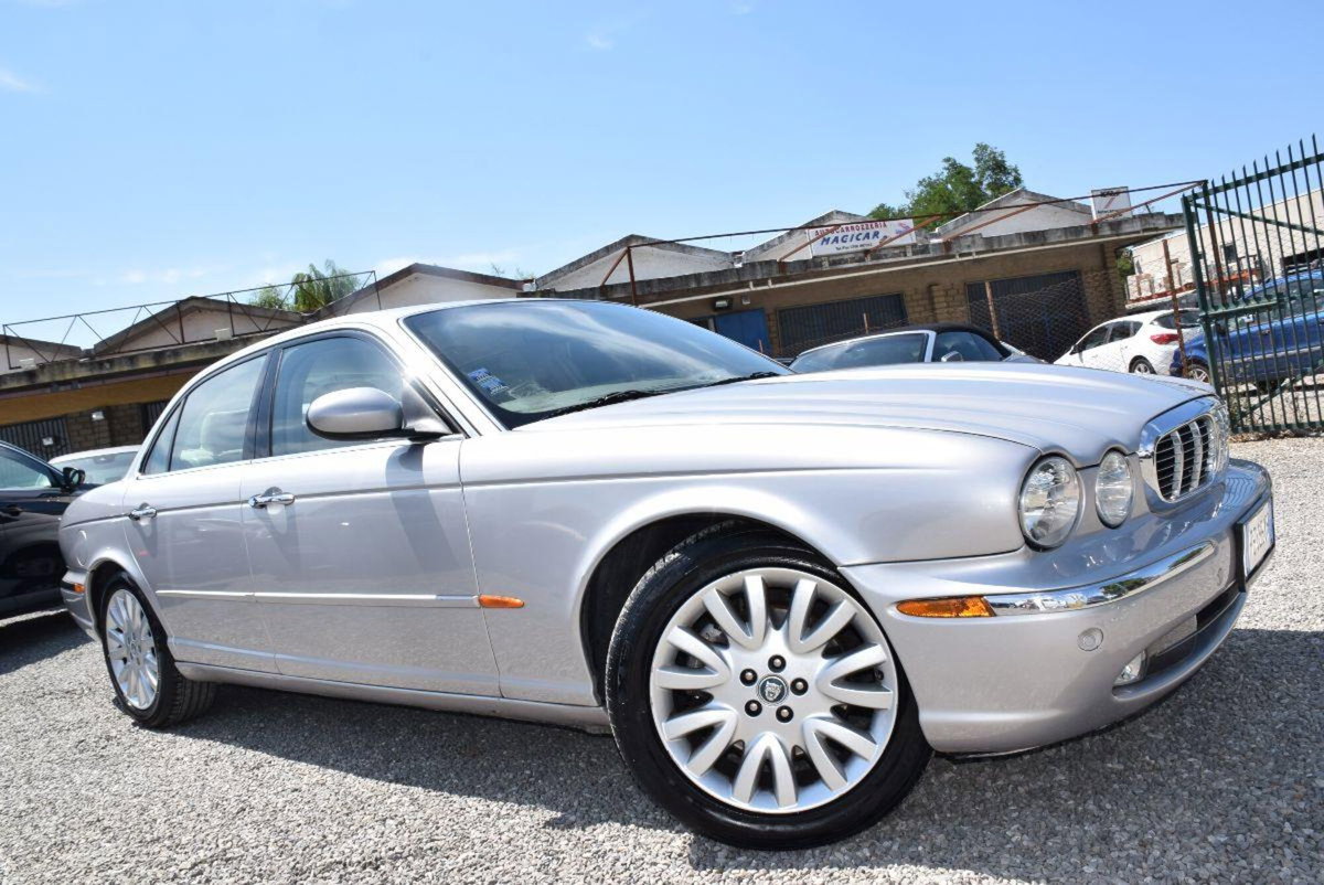 Jaguar XJ 4.2 V8 cat Executive (3)