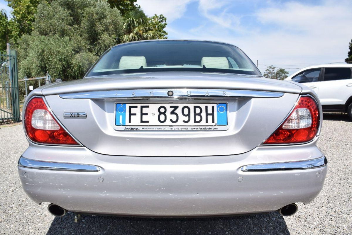 Jaguar XJ 4.2 V8 cat Executive (9)