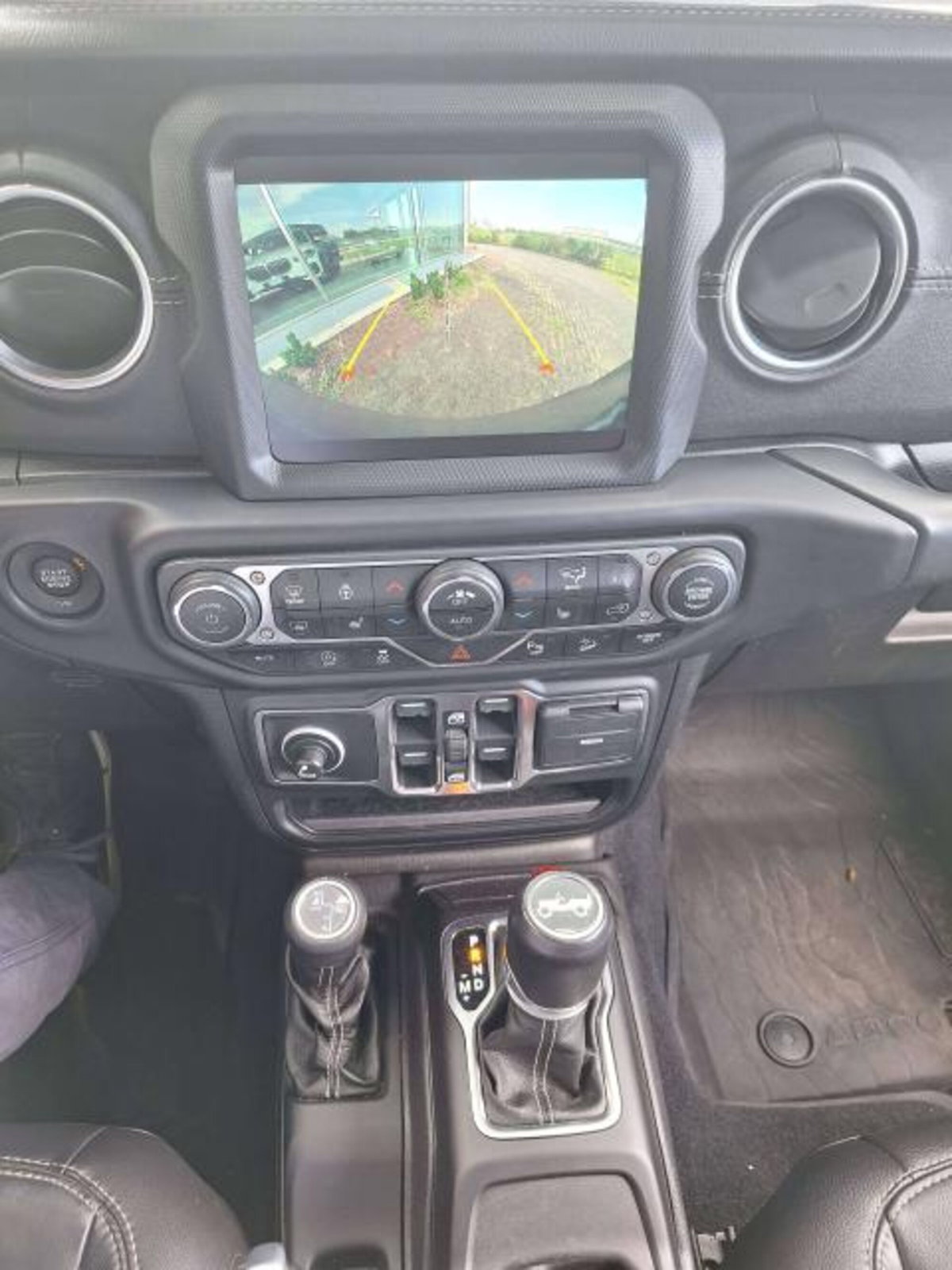 Jeep Wrangler Unlimited 2.2 Mjt II Sahara (12)