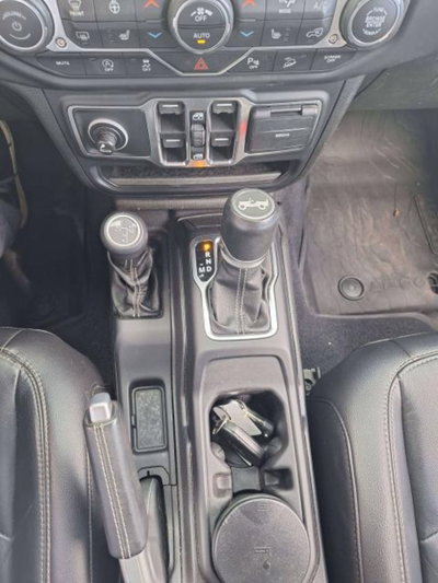 Jeep Wrangler Unlimited 2.2 Mjt II Sahara (13)