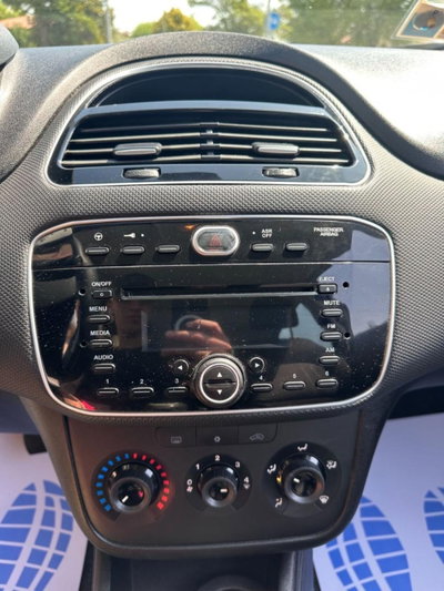 Fiat Punto 1.3 MJT II 75 CV 5 porte Street (14)