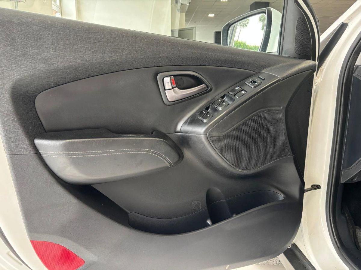 Hyundai ix35 2.0 CRDi 4WD Comfort (9)