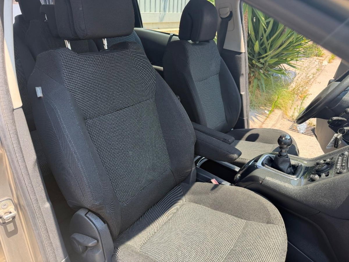 Peugeot 5008 1.6 HDi 112CV Allure (12)