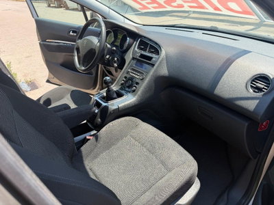 Peugeot 5008 1.6 HDi 112CV Allure (13)