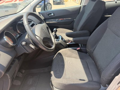 Peugeot 5008 1.6 HDi 112CV Allure (16)