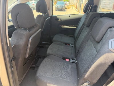 Peugeot 5008 1.6 HDi 112CV Allure (17)