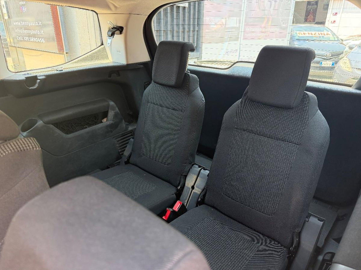 Peugeot 5008 1.6 HDi 112CV Allure (18)