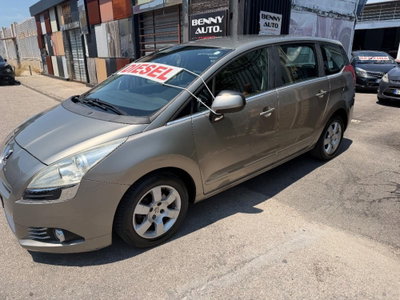 Peugeot 5008 1.6 HDi 112CV Allure (2)
