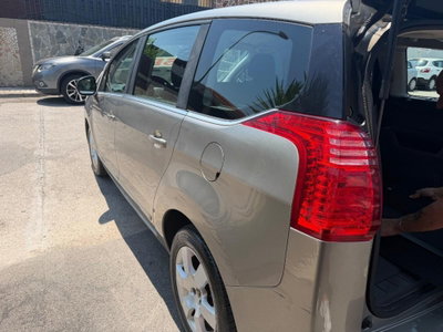 Peugeot 5008 1.6 HDi 112CV Allure (5)