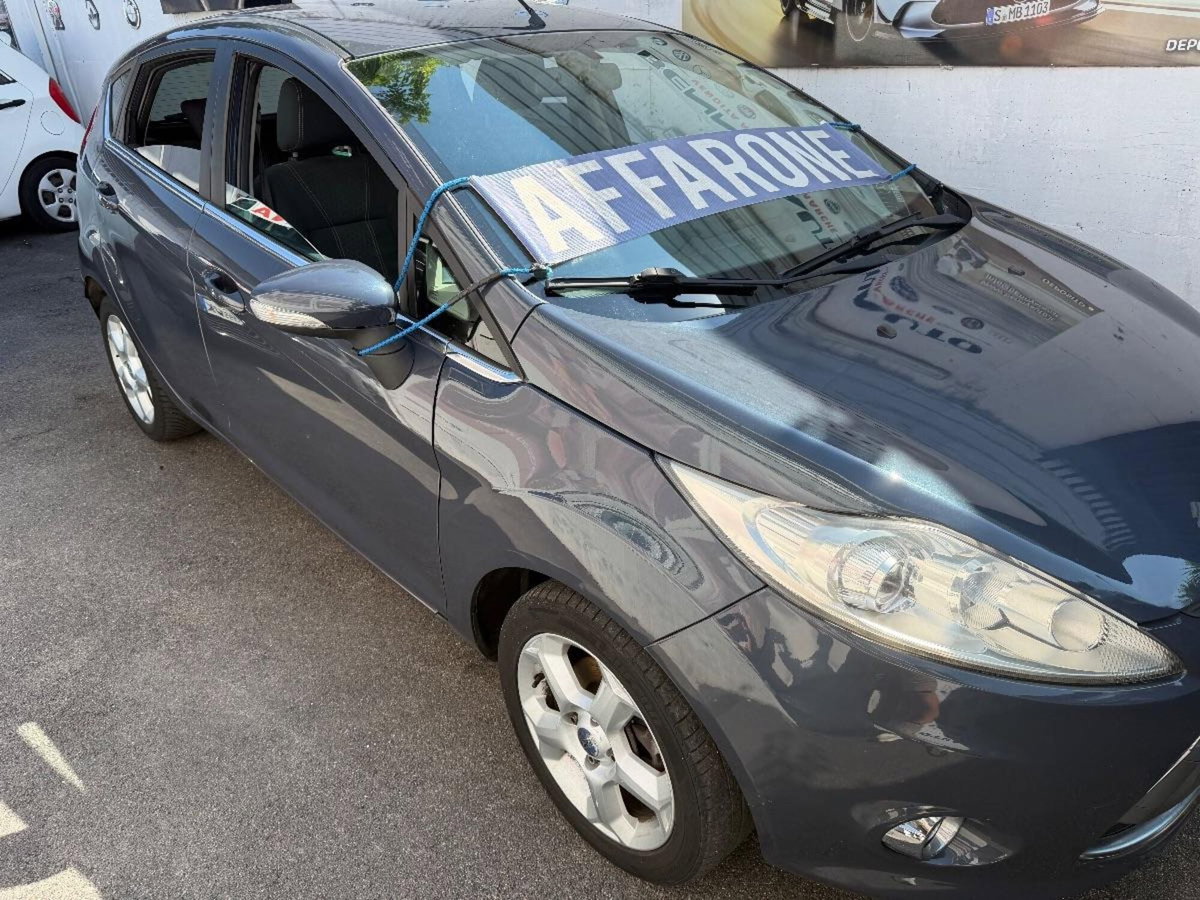 Ford Fiesta 1.2 60CV 5 porte Titanium (2)