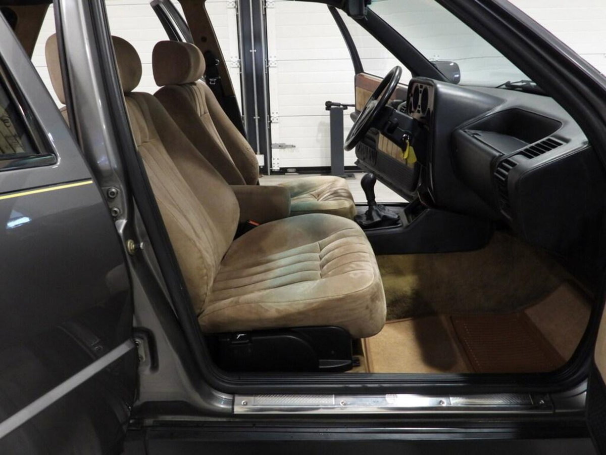 Lancia Thema 8.32 (7)