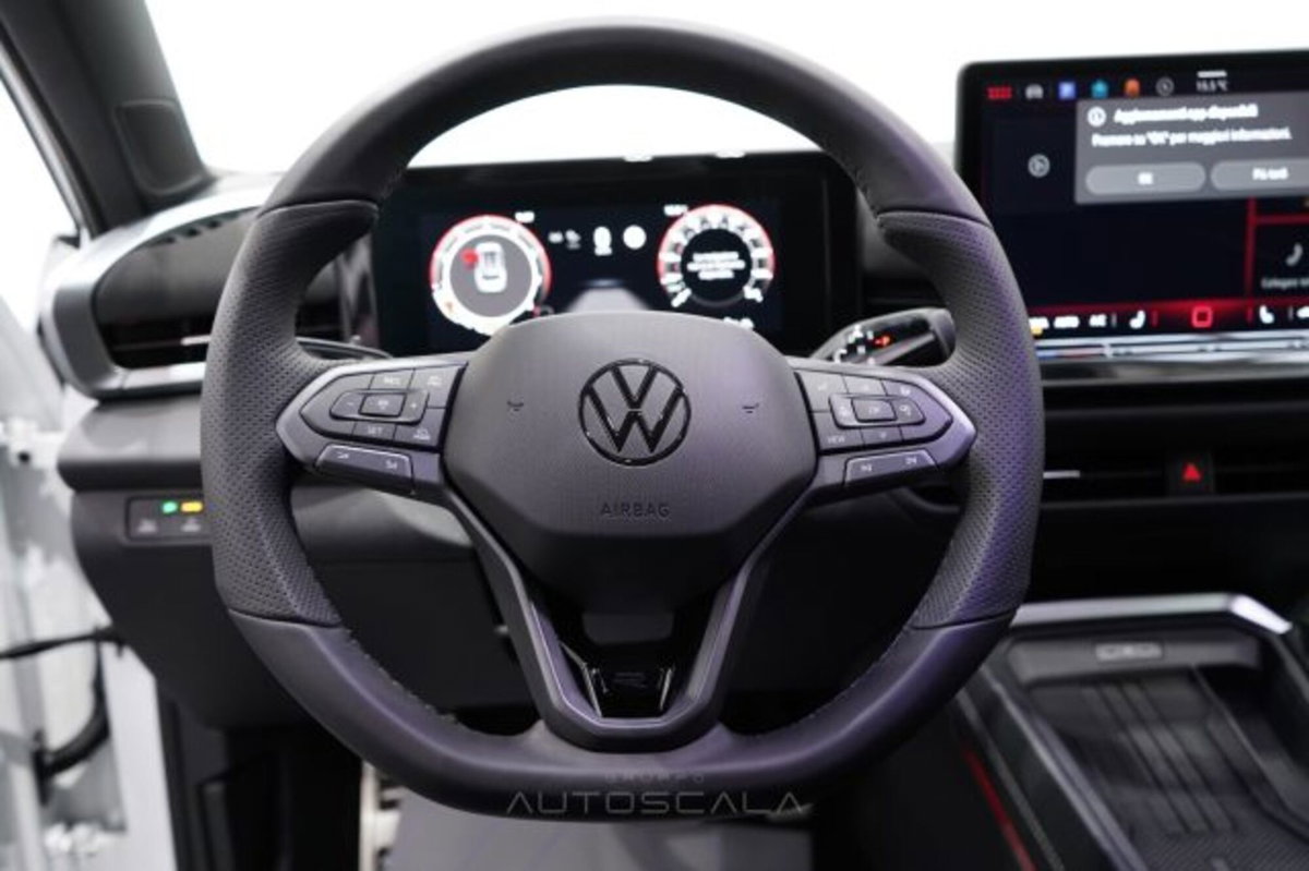 Volkswagen T-Roc 1.5 tsi R-Line dsg (14)