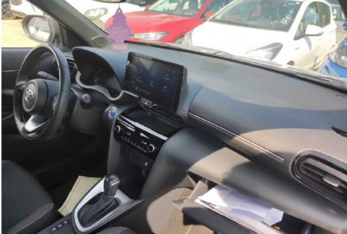 Toyota Yaris Cross 1.5 Hybrid 5p. E-CVT Trend (2)
