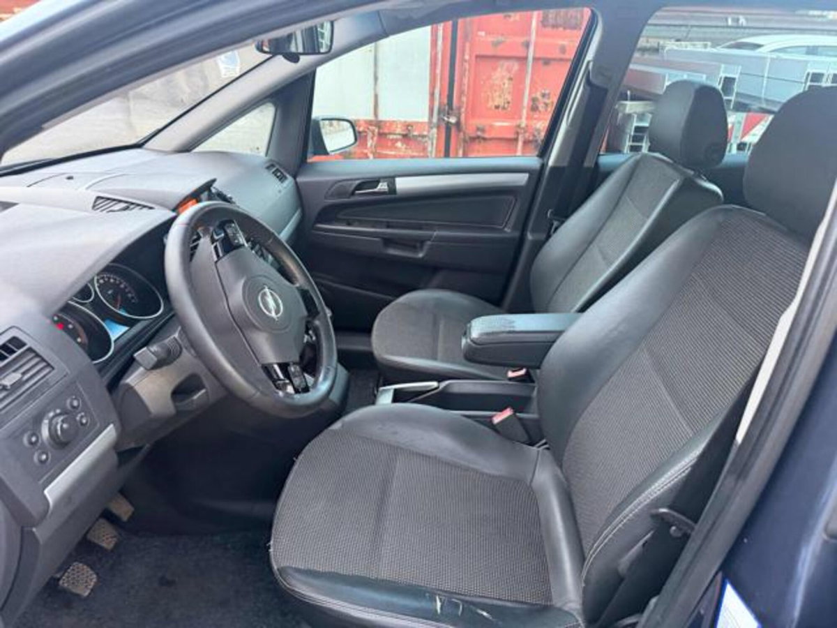Opel Zafira 1.9 16V CDTI 150CV aut. Cosmo (15)