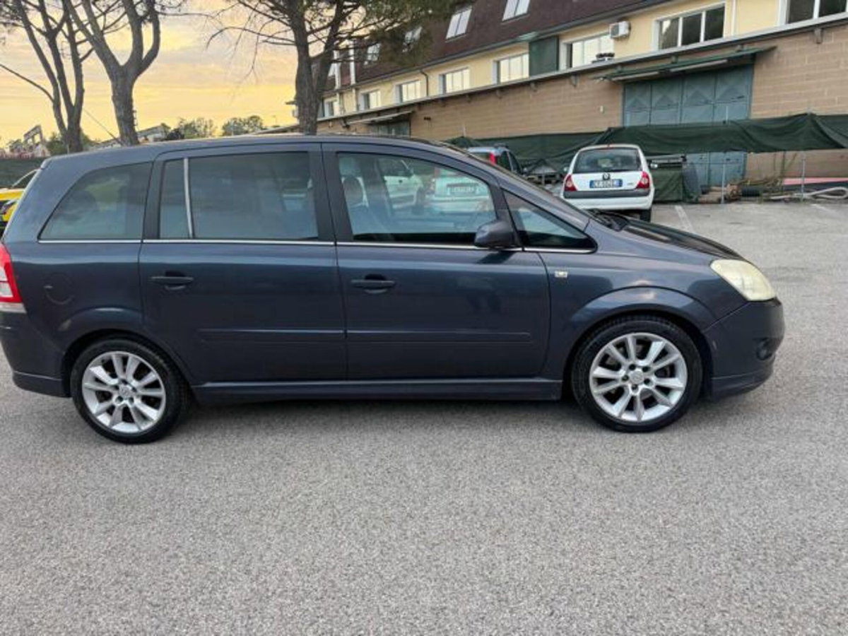 Opel Zafira 1.9 16V CDTI 150CV aut. Cosmo (3)