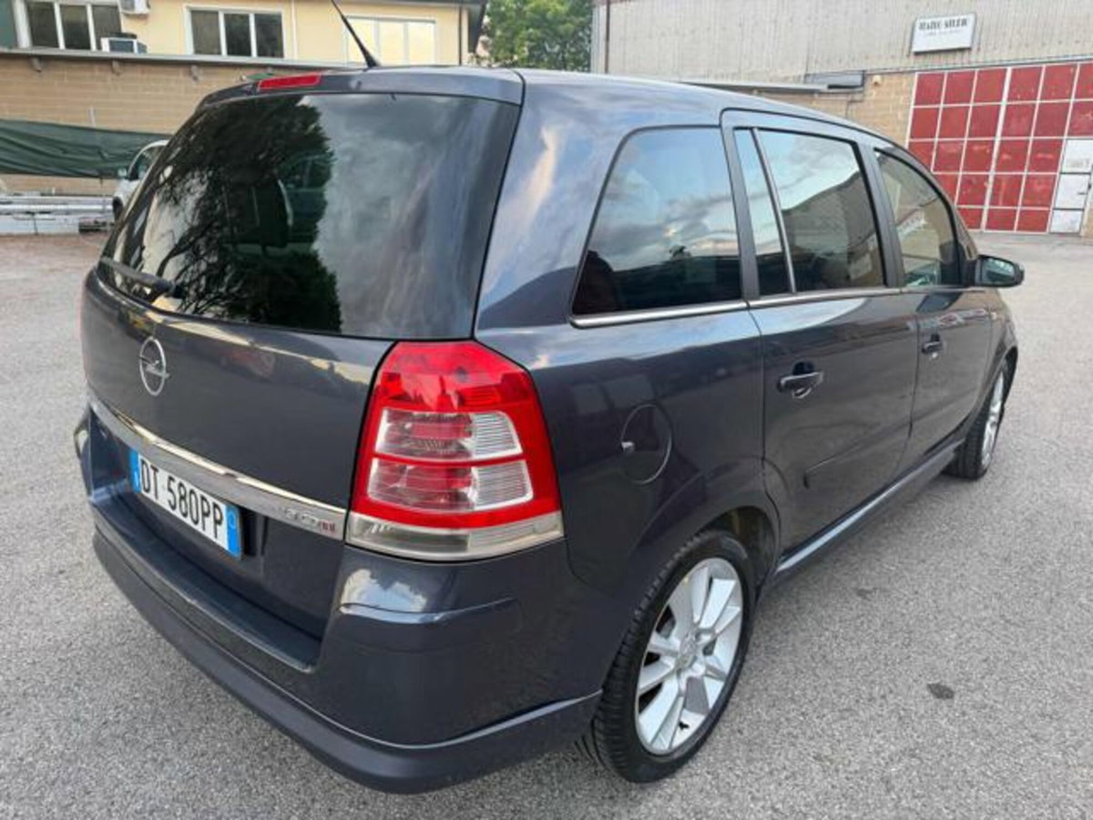 Opel Zafira 1.9 16V CDTI 150CV aut. Cosmo (7)
