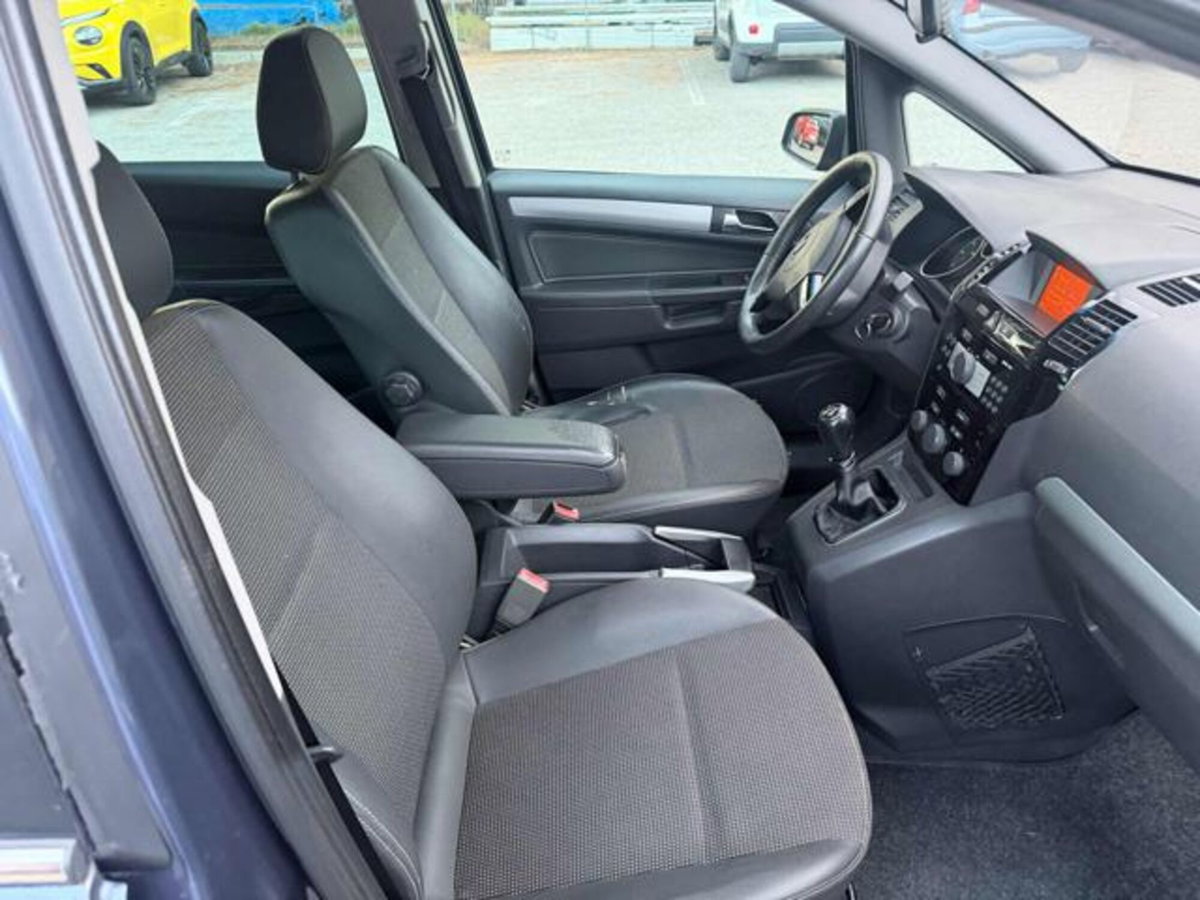 Opel Zafira 1.9 16V CDTI 150CV aut. Cosmo (9)