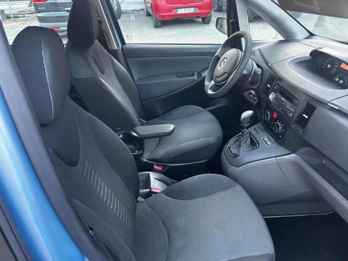 Fiat Idea 1.4 16V Emotion (16)