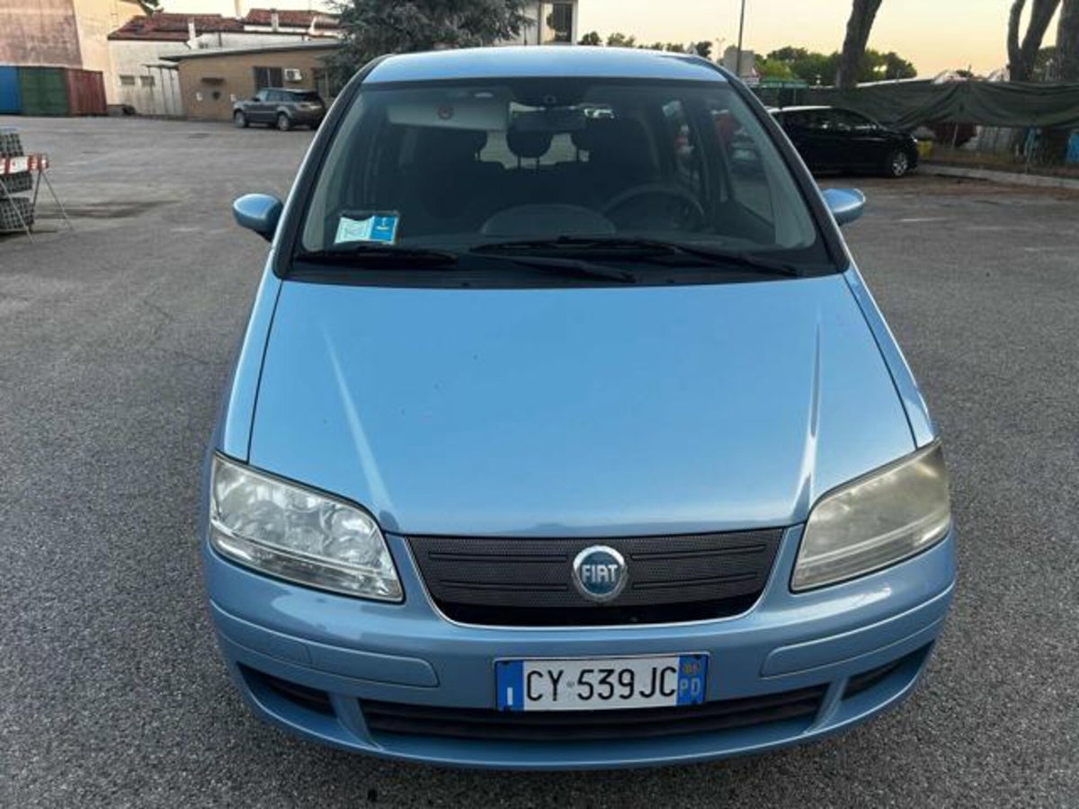 Fiat Idea 1.4 16V Emotion (2)