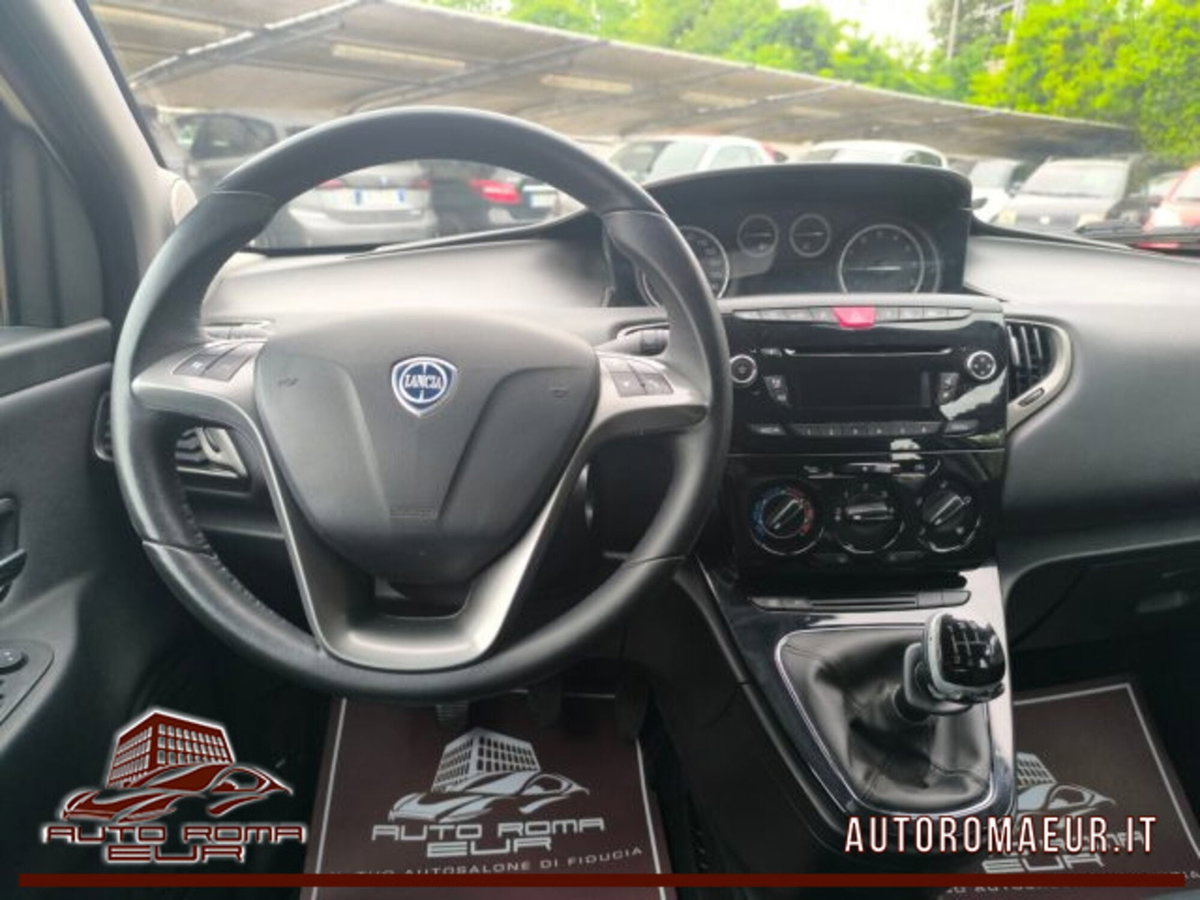 Lancia Ypsilon 0.9 TwinAir 85 CV 5 porte S&S Gold (10)