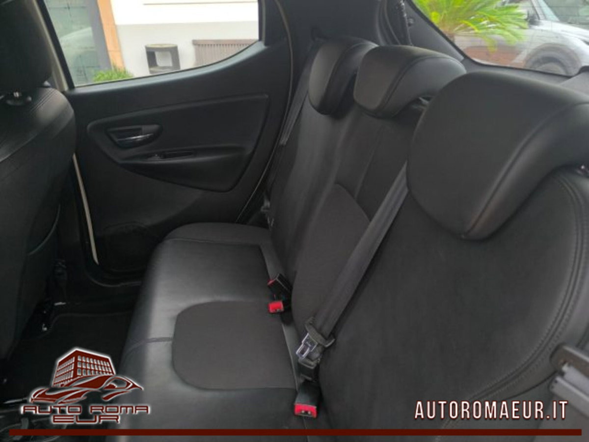 Lancia Ypsilon 0.9 TwinAir 85 CV 5 porte S&S Gold (11)