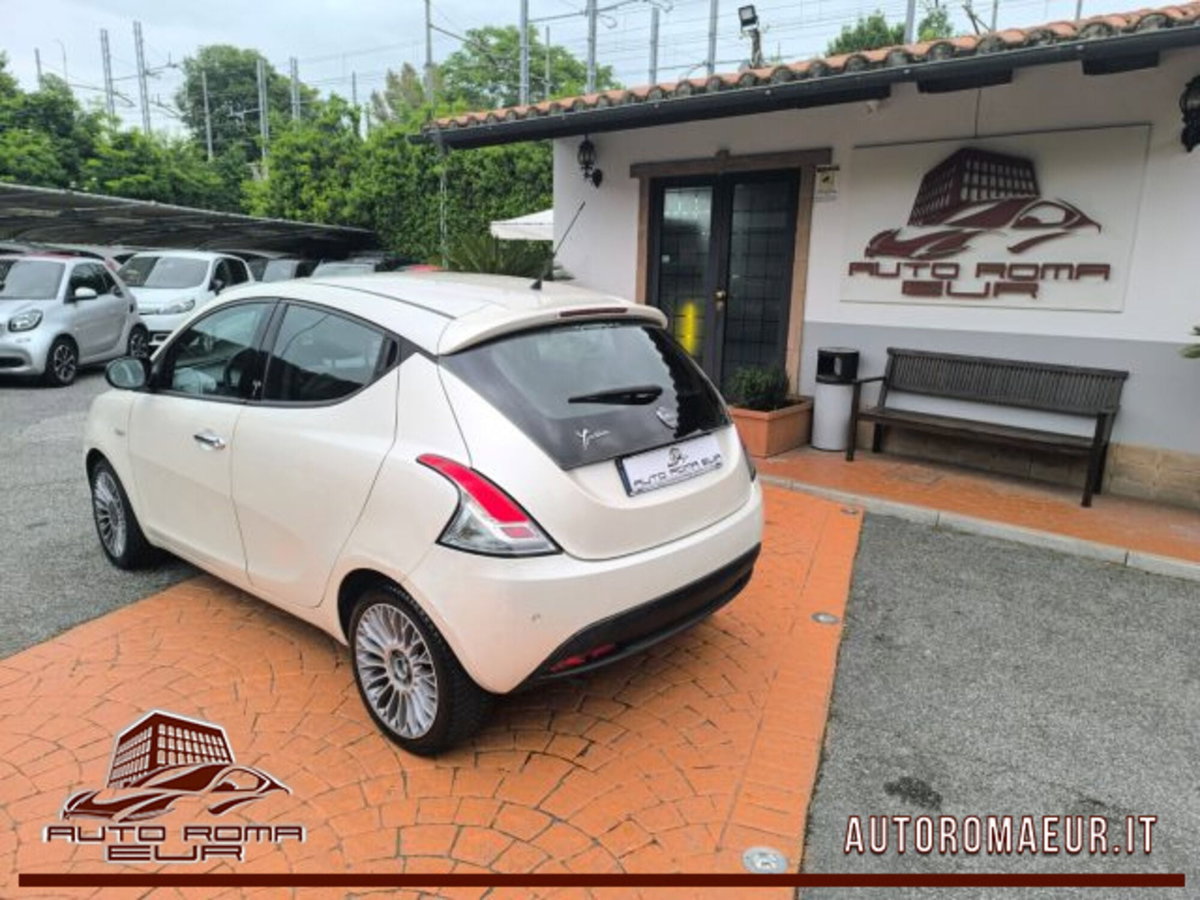 Lancia Ypsilon 0.9 TwinAir 85 CV 5 porte S&S Gold (3)
