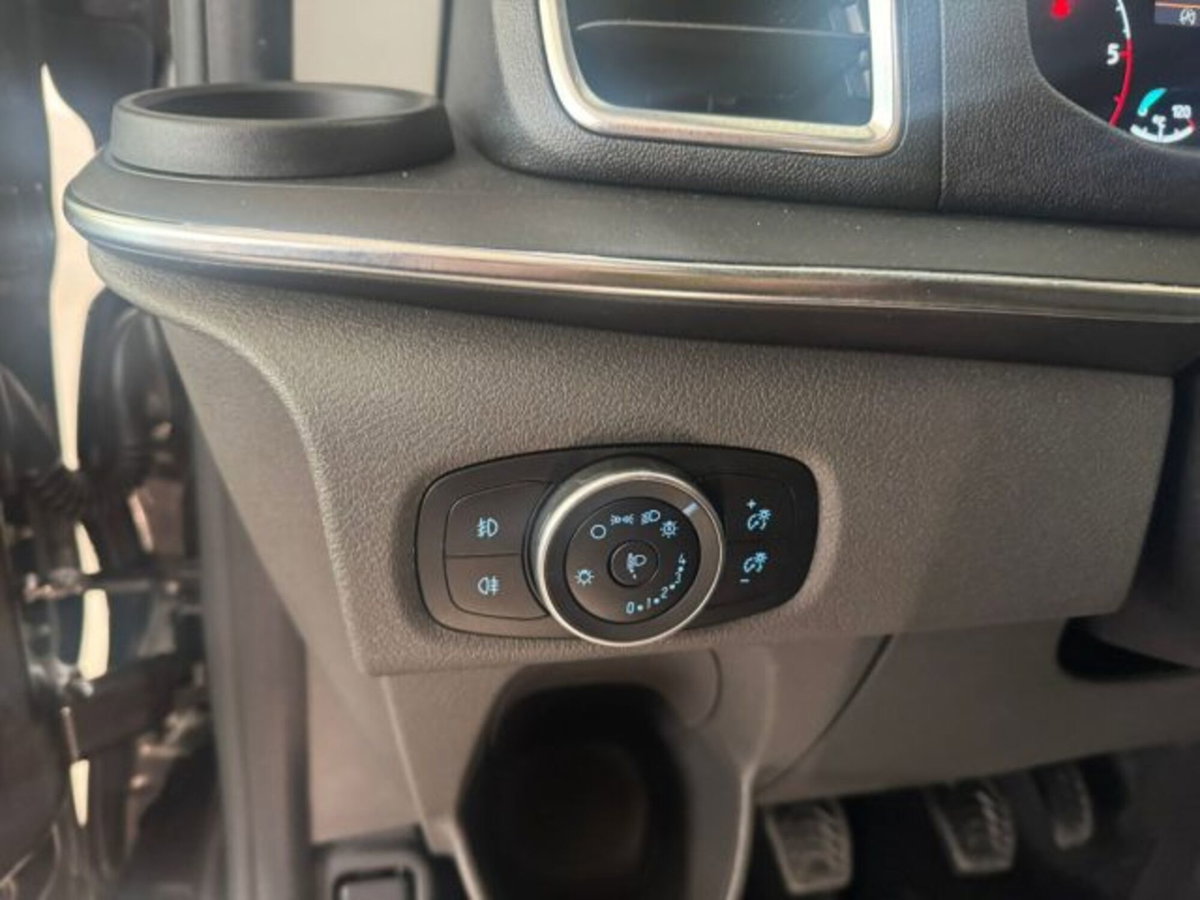 Ford Tourneo Custom 320 2.0 EcoBlue 150CV PC Titanium (20)