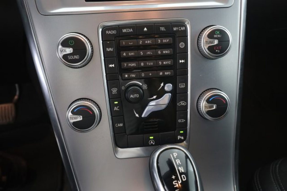 Volvo XC60 D4 Geartronic Business Plus (11)