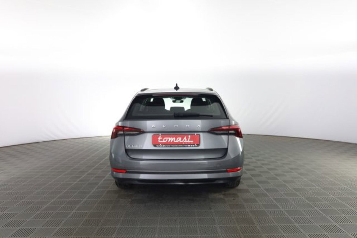 Skoda Octavia Station Wagon 2.0 TDI EVO SCR DSG Wagon Executive (5)