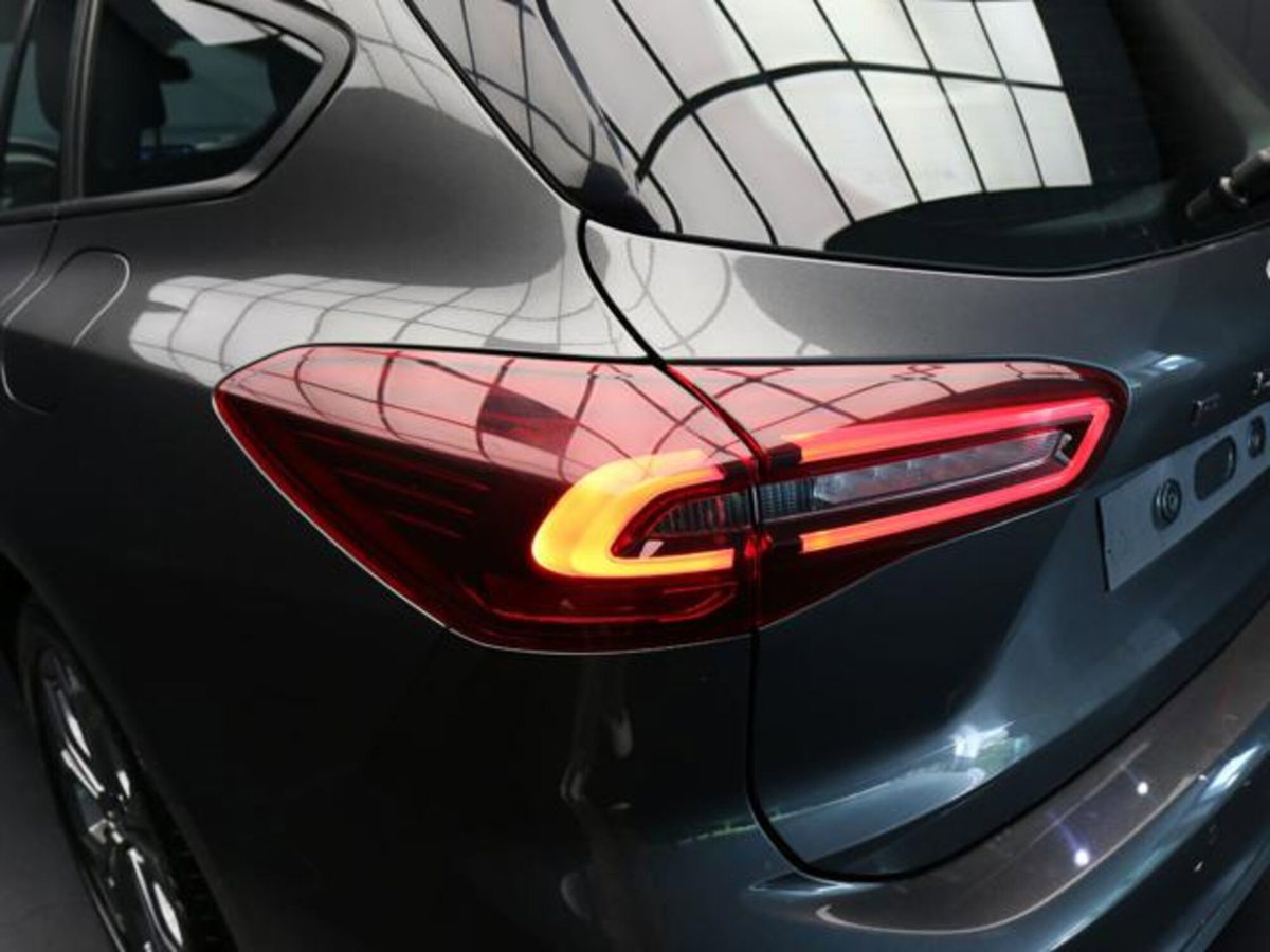 Ford Focus Station Wagon 1.0 EcoBoost Hybrid 125 CV Powershift SW ST-Line Style (11)
