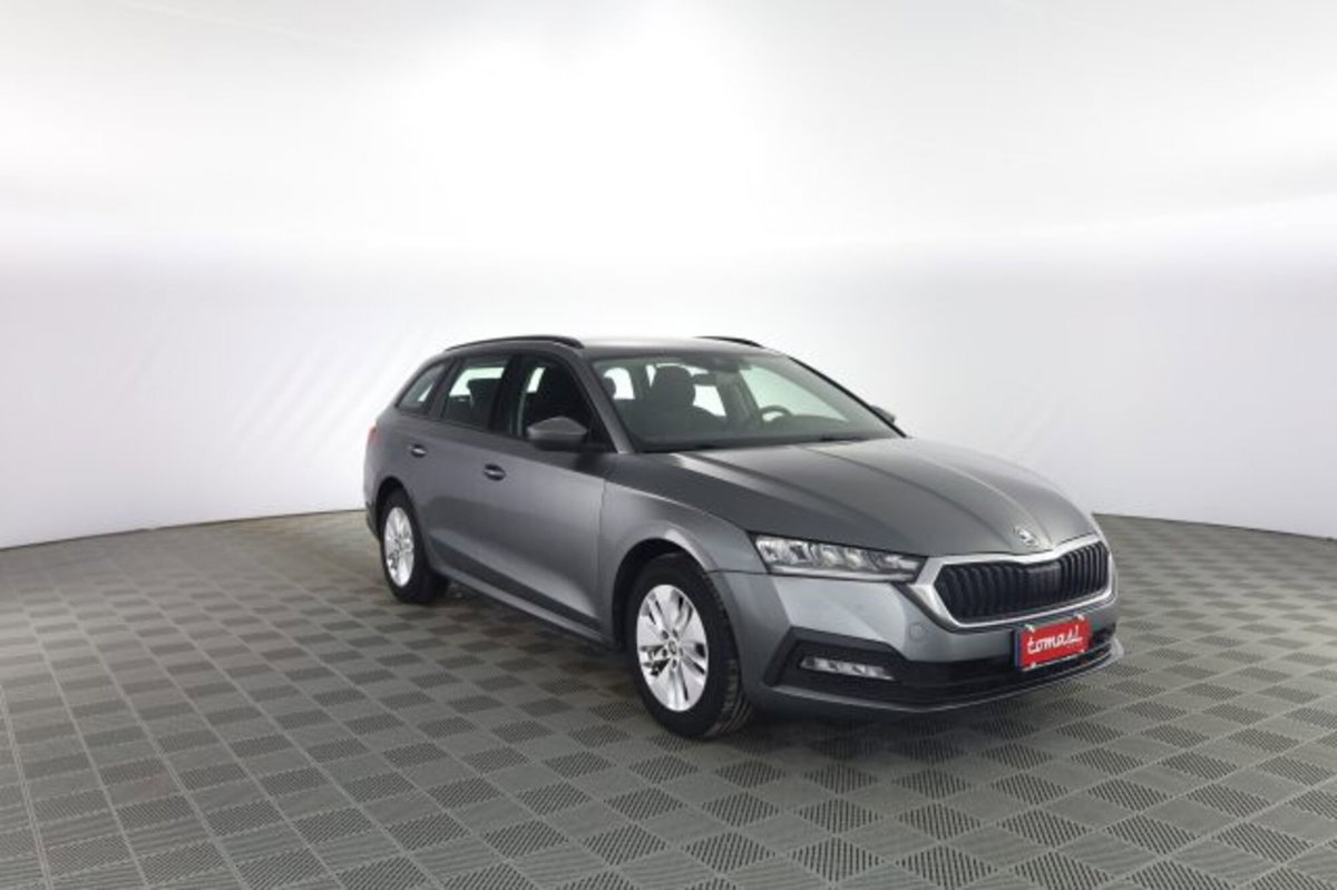 Skoda Octavia Station Wagon 2.0 TDI EVO SCR DSG Wagon Executive (2)