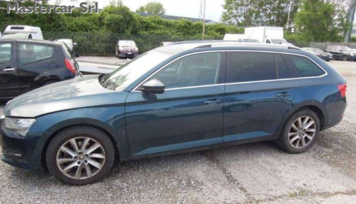 Skoda Superb Station Wagon 2.0 TDI EVO 200 CV SCR DSG Wagon 4x4 Executive (3)
