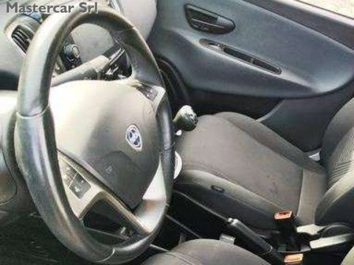 Lancia Ypsilon 1.0 FireFly 5 porte S&S Hybrid Ecochic Gold (8)