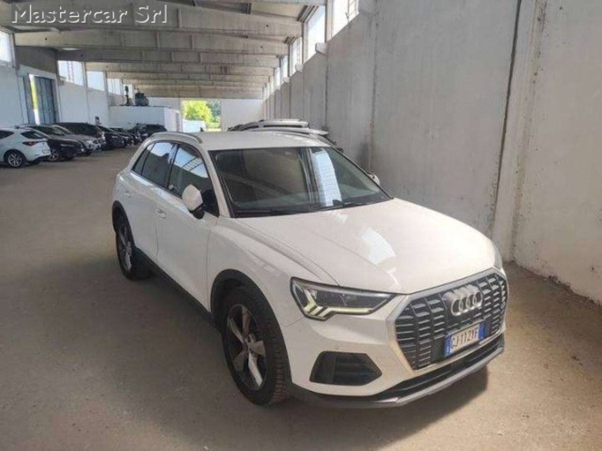 Audi Q3 35 TDI quattro S tronic Business (2)