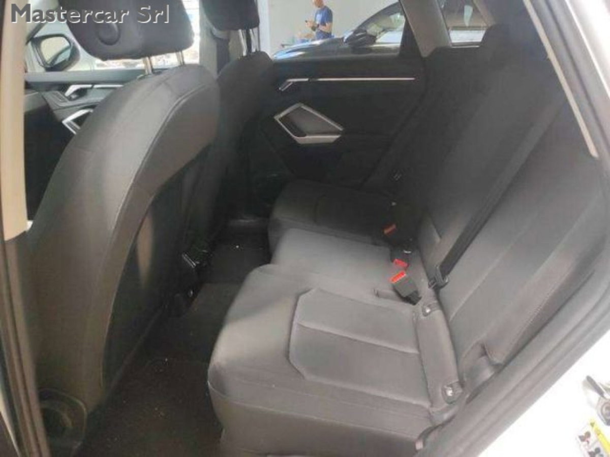 Audi Q3 35 TDI quattro S tronic Business (7)