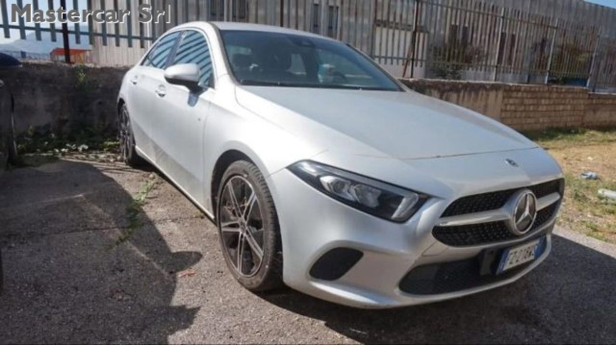 Mercedes-Benz Classe A Sedan 180 d Automatic 4p. Sport (2)